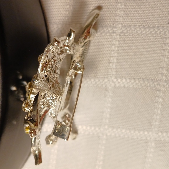 Silvertone Flower Brooch Pin Bridal Jewelry - Picture 9 of 9